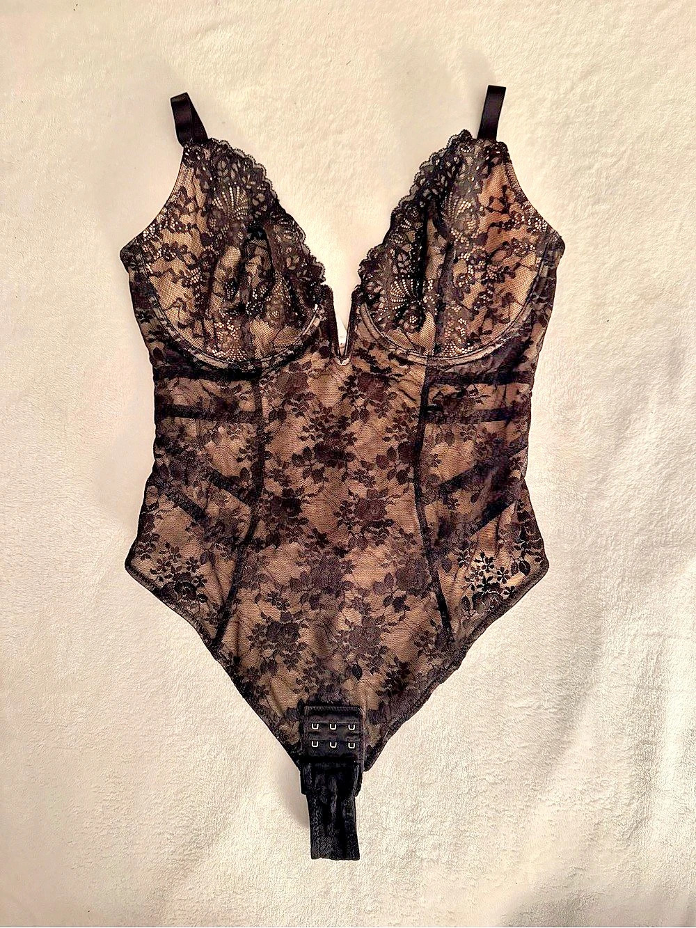 Popilush Floral Lace Bodysuit in Medium Like New
